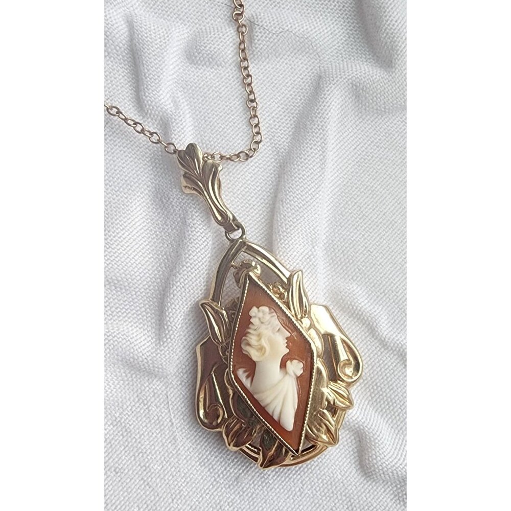 Vintage EMESCO Cameo Pendant Necklace 10K Solid Gold With Original Chain RARE